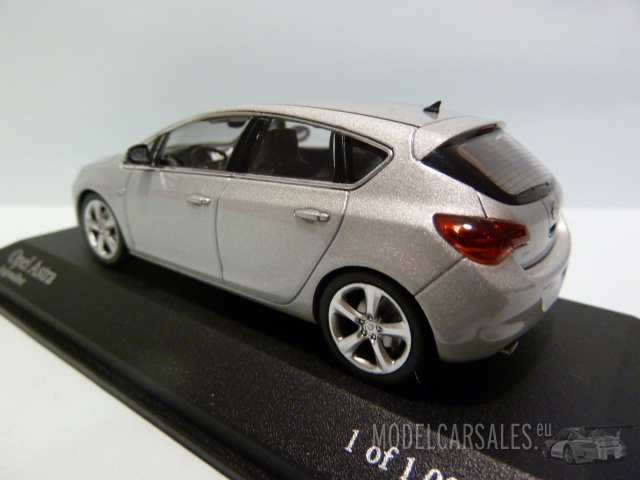 Opel Astra Silver 1:43 MINICHAMPS miniatuur Te koop