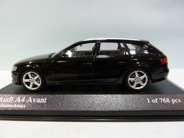 Muf mengen dubbellaag Audi A4 Avant Red interior 1:43 400017010 MINICHAMPS schaalmodel / miniatuur  Te koop