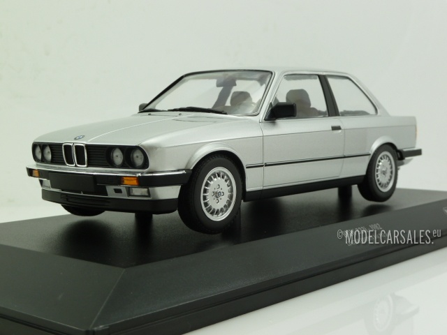 BMW e30 323i 2-door 1982 silver diecast modelcar 155026001 Minichamps 1:18