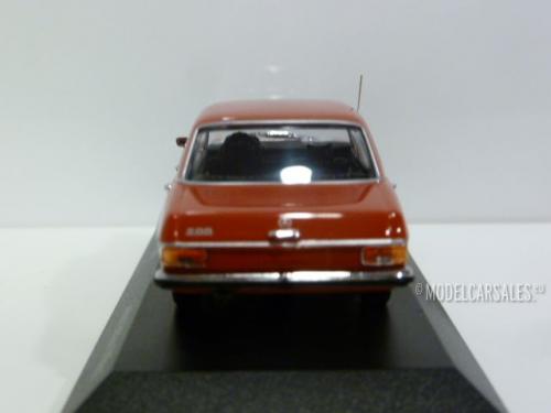 Mercedes-benz 200 (w114/115) Strich8 Mercedes-benz 200 (w114/115) Strich8